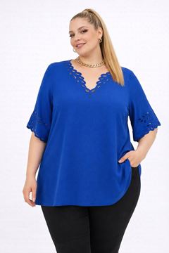 Immagine di CURVY GIRL WITH CUT OUT LACE